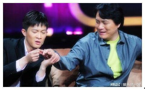 娱乐吃瓜两兄弟,吃瓜兄弟的趣味人生